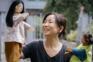 ©Shigenori Miki Balade sur l'Avenue/ un numéro de marionnettes de Junko Murakami