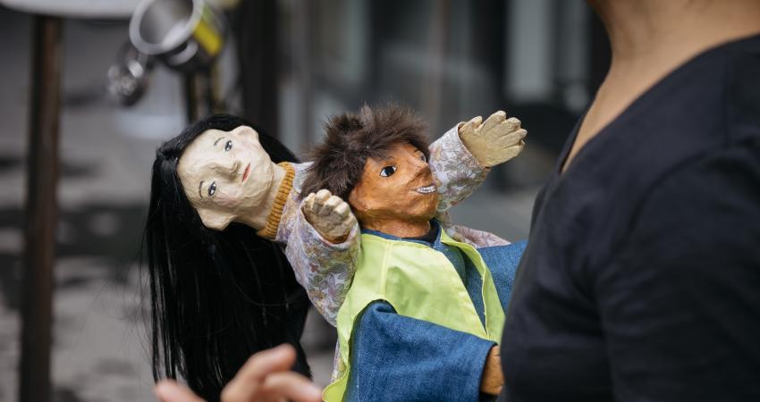©Shigenori Miki Balade sur l'Avenue/ un numéro de marionnettes de Junko Murakami