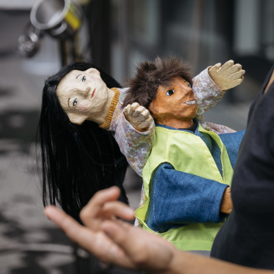 ©Shigenori Miki Balade sur l'Avenue/ un numéro de marionnettes de Junko Murakami