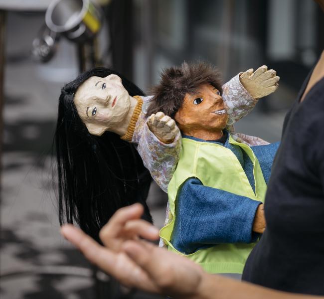 ©Shigenori Miki Balade sur l'Avenue/ un numéro de marionnettes de Junko Murakami